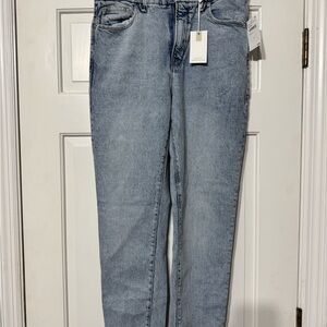 Good American Light Wash Straight Leg Jeans